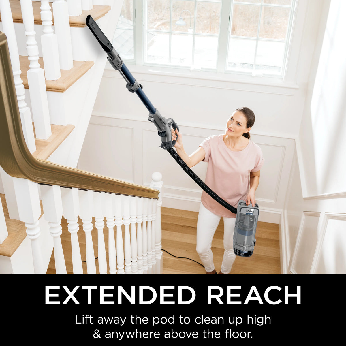 Upright Vacuum with Self-Cleaning Brushroll O19400
